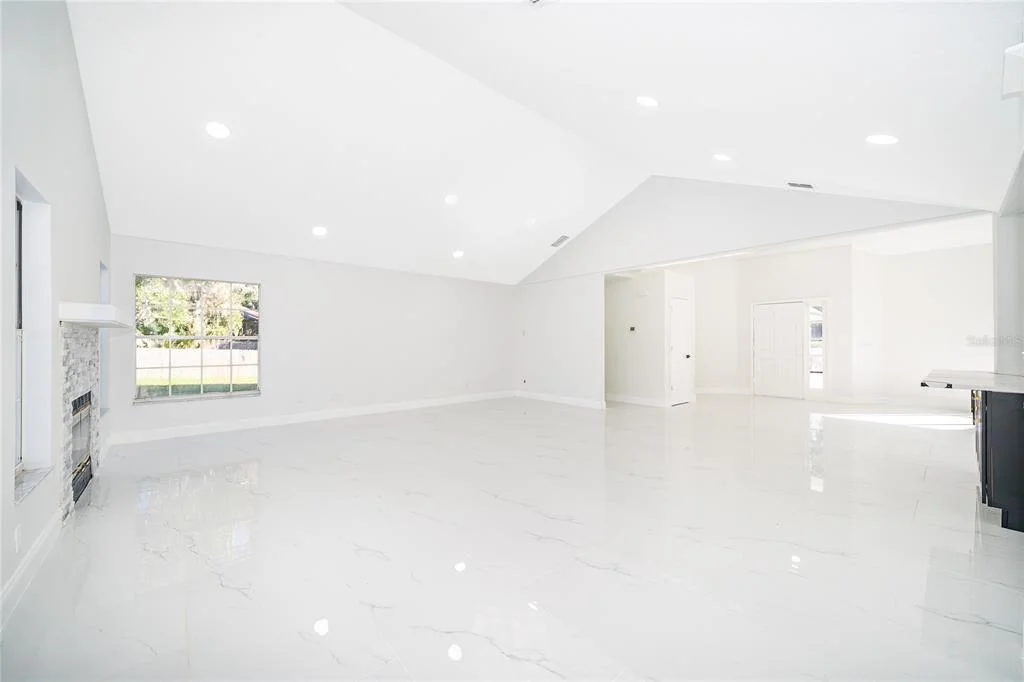 Photo of 1250 GLENMORE DRIVE