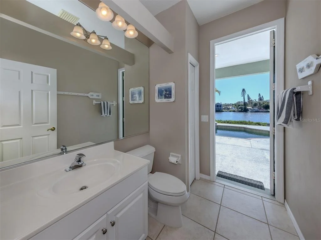 Photo of 853 HILLCREST DRIVE