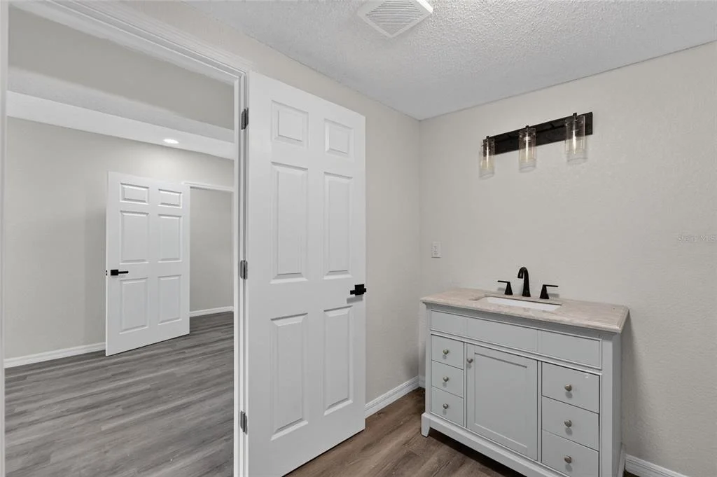 Photo of 8809 DYER ROAD