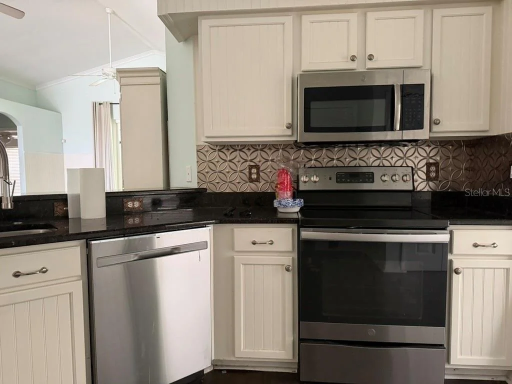 Photo of 13850 ROYSTON BEND