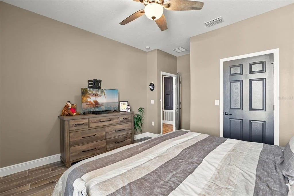 Photo of 4924 GOLDEN ZENITH WAY