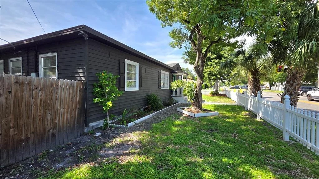 Photo of 1702 26TH STREET W