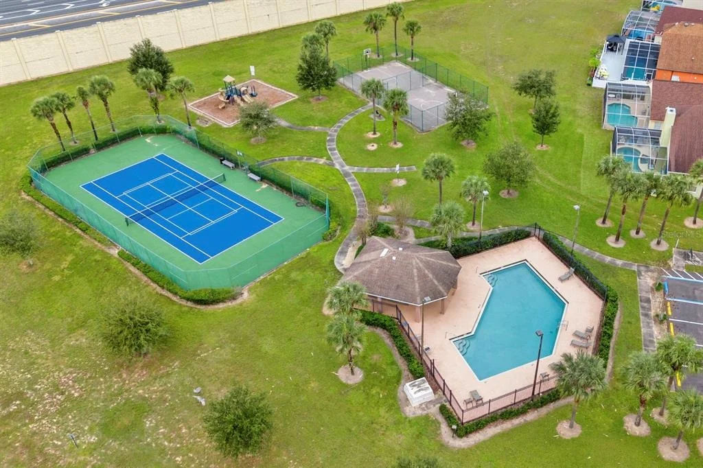 Photo of 726 ROCHESTER LOOP