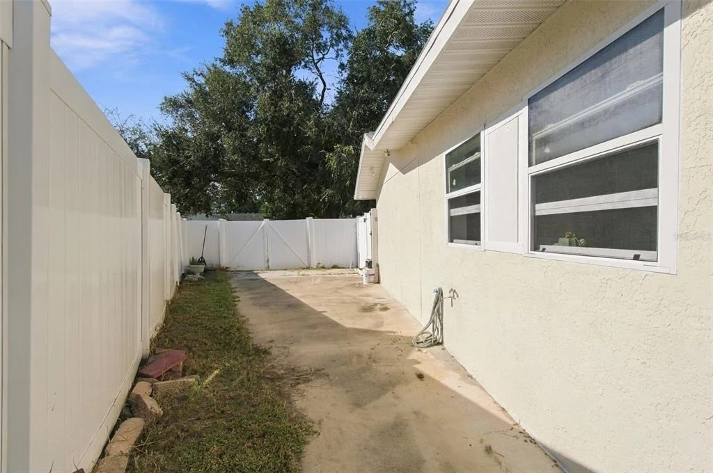 Photo of 1325 OAKCREST DRIVE
