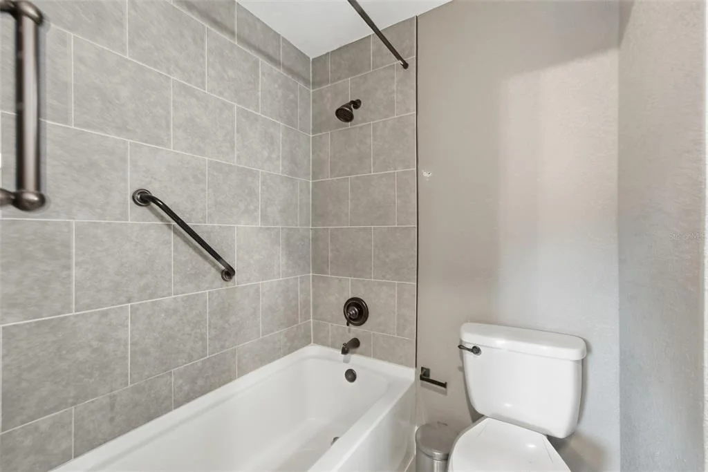 Photo of 9627 HIDDEN OAKS CIRCLE