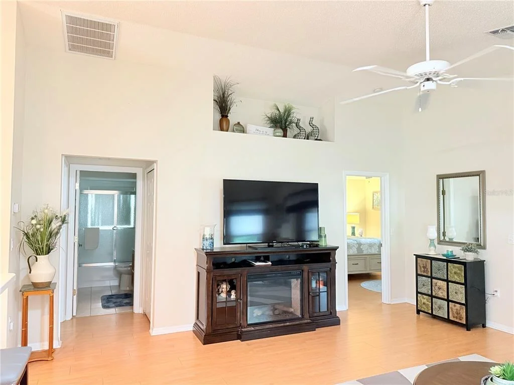 Photo of 265 CENTER OAK CIRCLE