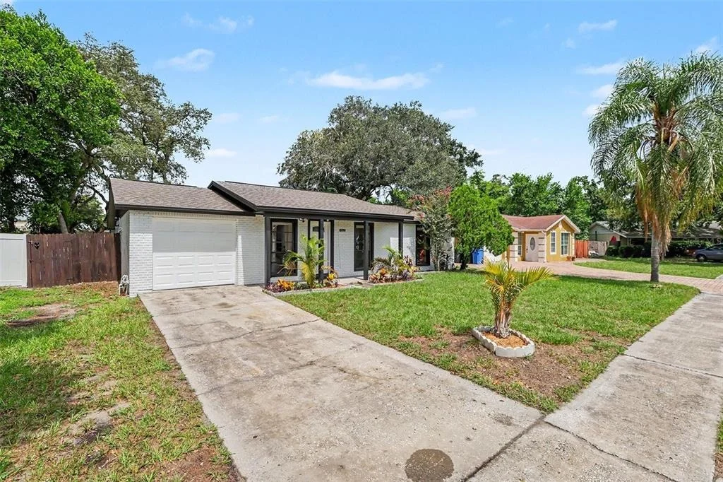 Photo of 8253 GREENLEAF CIRCLE