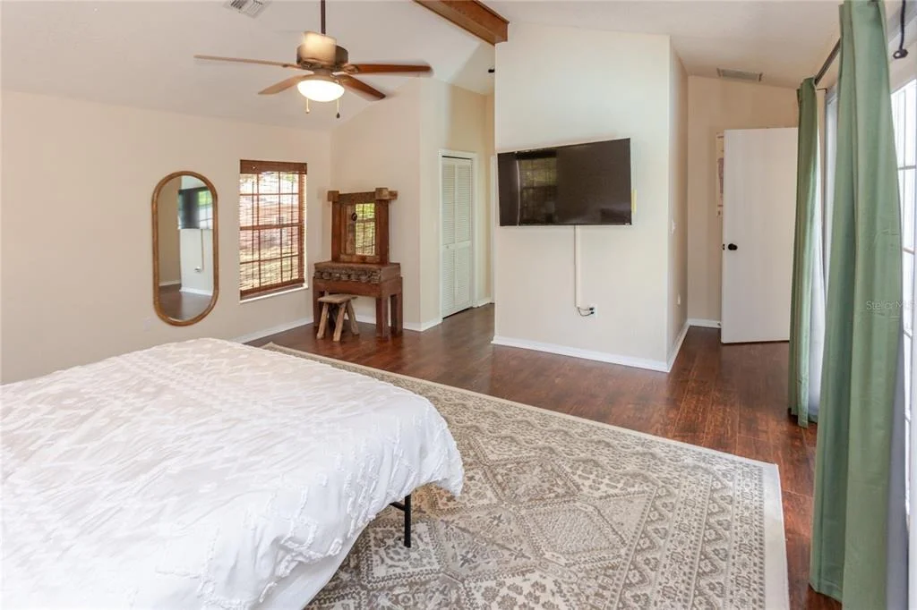 Photo of 14692 LINDEN DRIVE