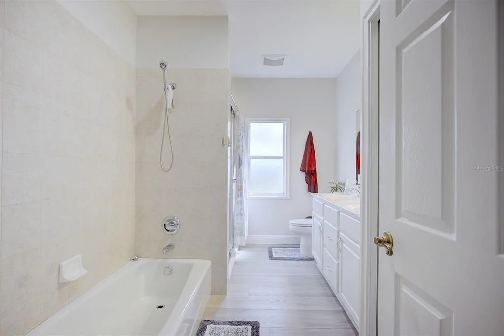 Photo of 492 SUNSET POINTE DRIVE