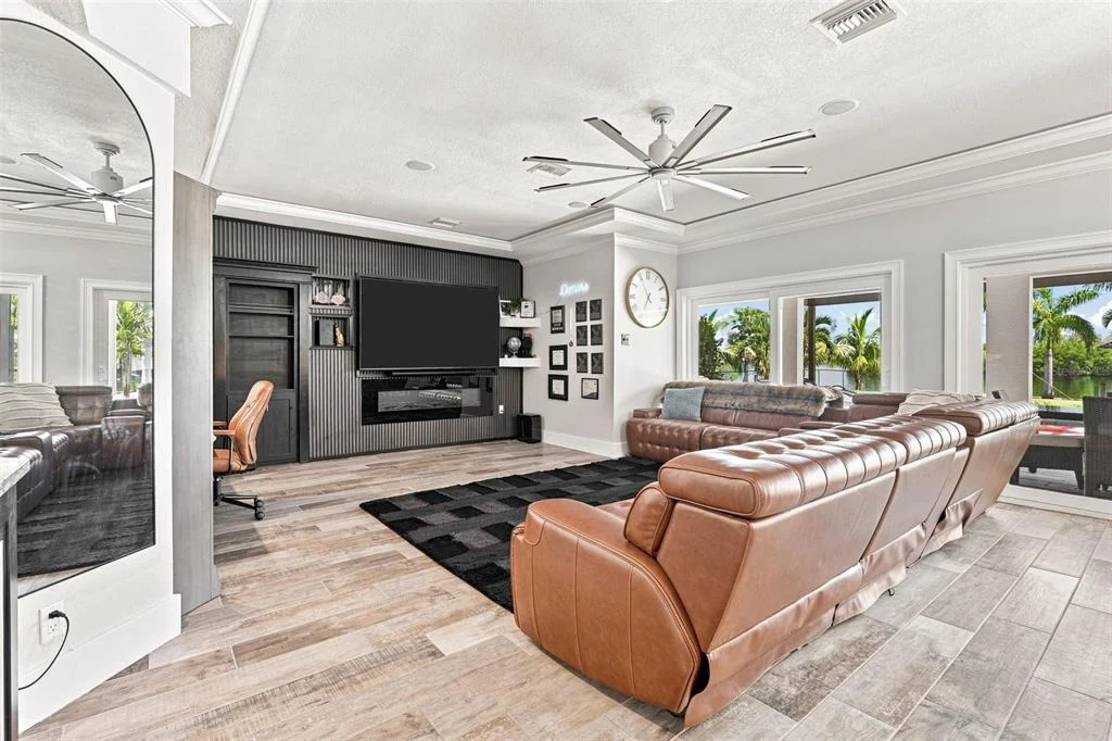 Photo of 2424 HARBOUR DRIVE