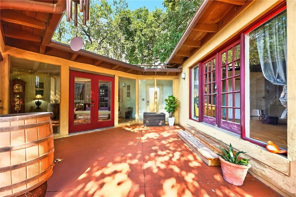 Photo of 1835 OAK LANE
