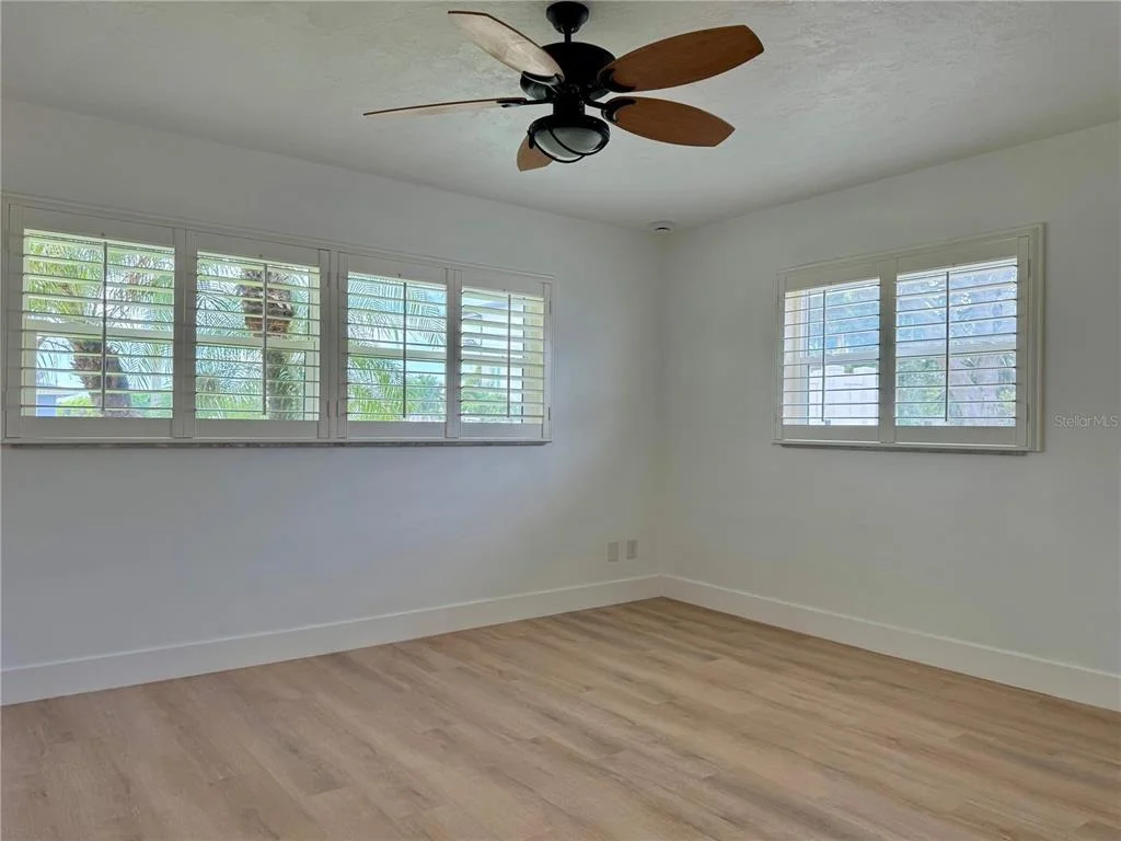 Photo of 902 OAKWOOD DRIVE