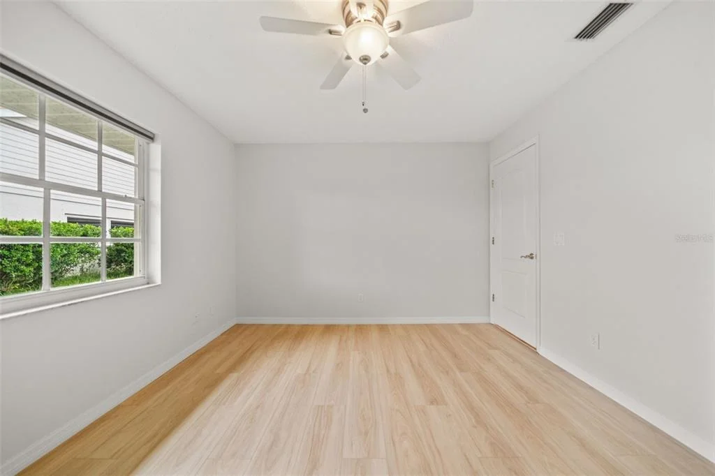 Photo of 555 PARK ESTATES SQUARE