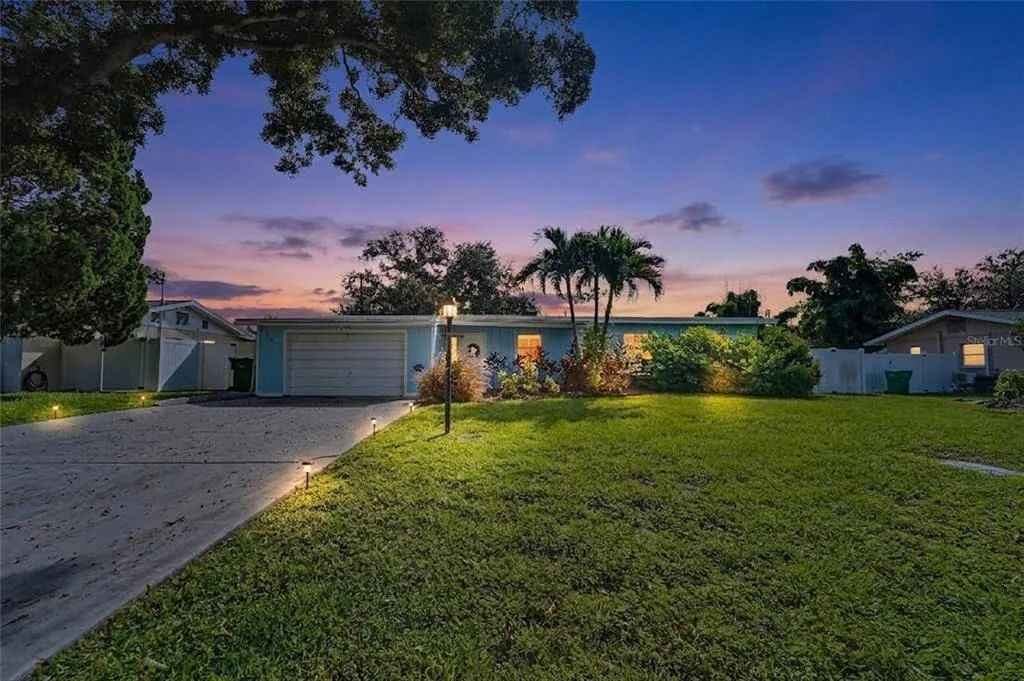 Photo of 8465 RIDGEWOOD CIRCLE