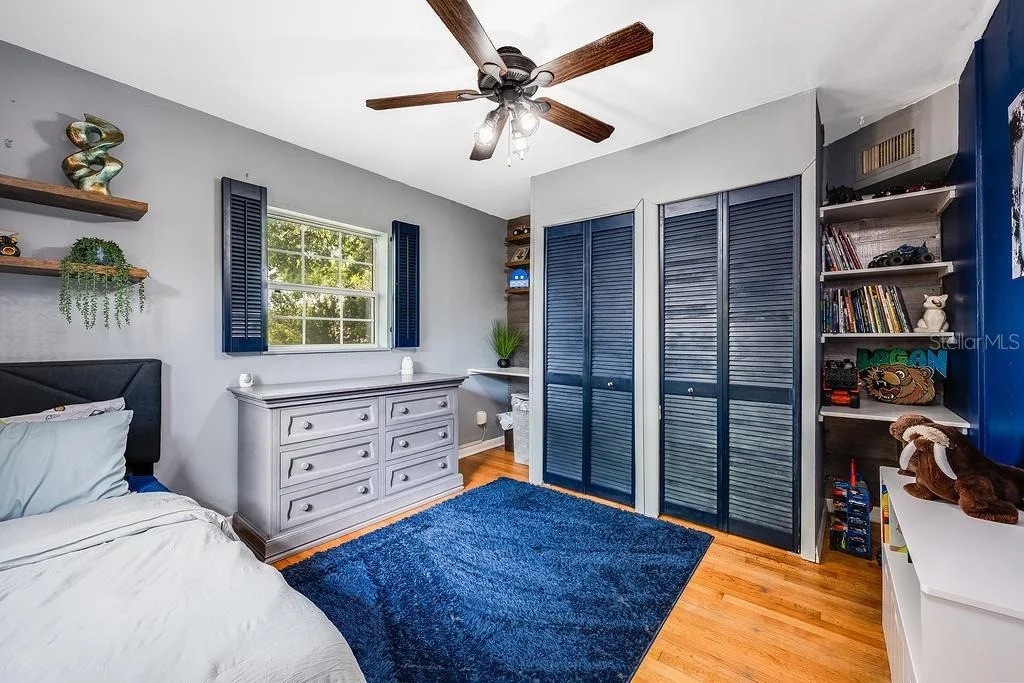 Photo of 1835 OAK LANE