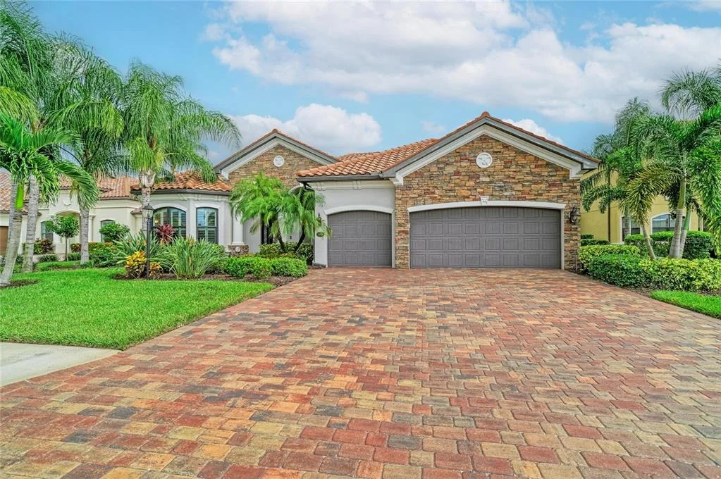Photo of 5660 CLOVERLEAF RUN