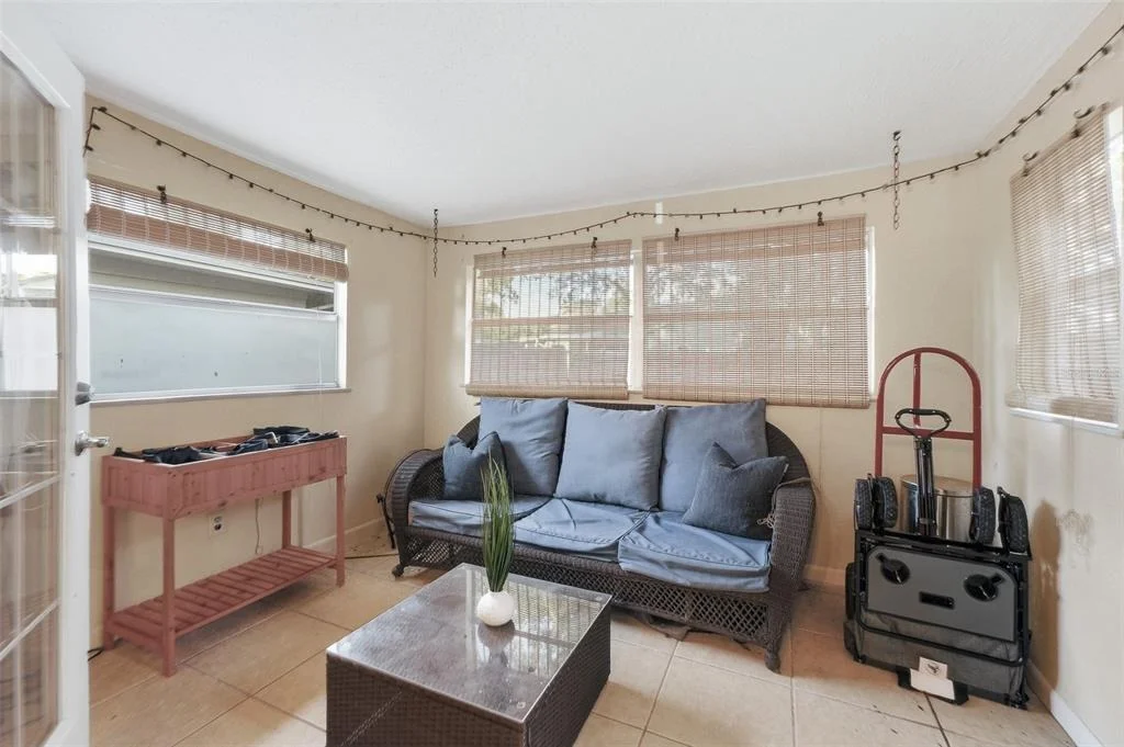 Photo of 9627 HIDDEN OAKS CIRCLE