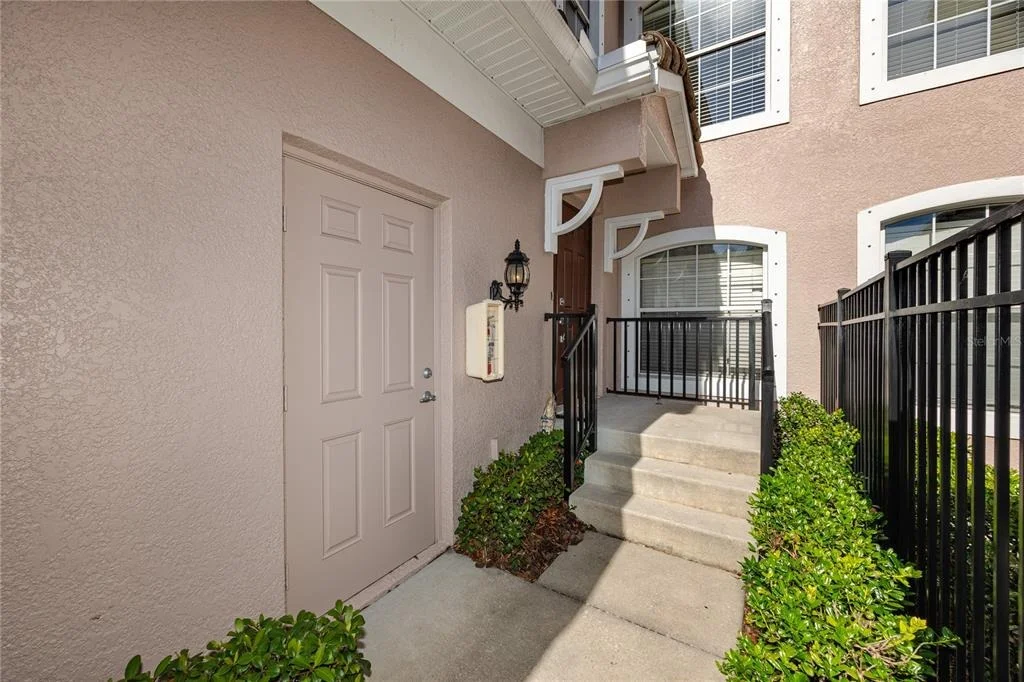 Photo of 894 LANTERN WAY