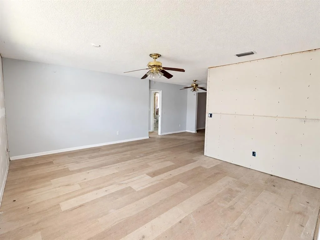 Photo of 2076 BUTTERNUT CIRCLE W