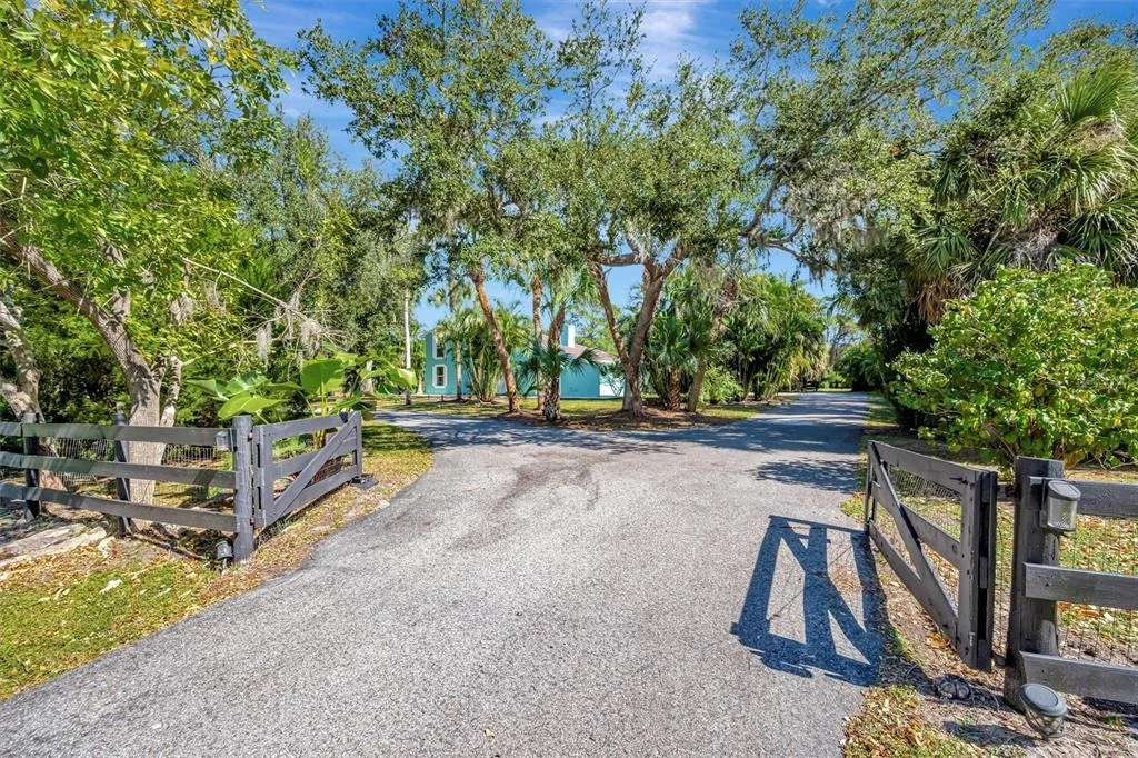 Photo of 403 LONGBOW TRAIL