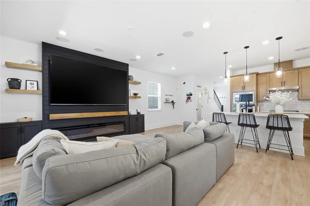 Photo of 1663 CROWNCREST DRIVE
