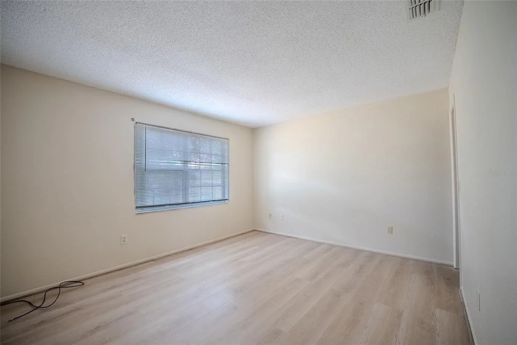 Photo of 21 SPRING LOOP CIRCLE
