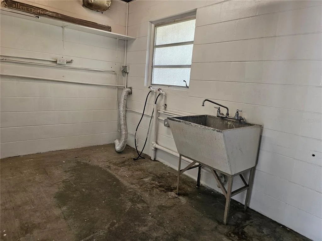 Photo of 880 OLEANDER DRIVE SE