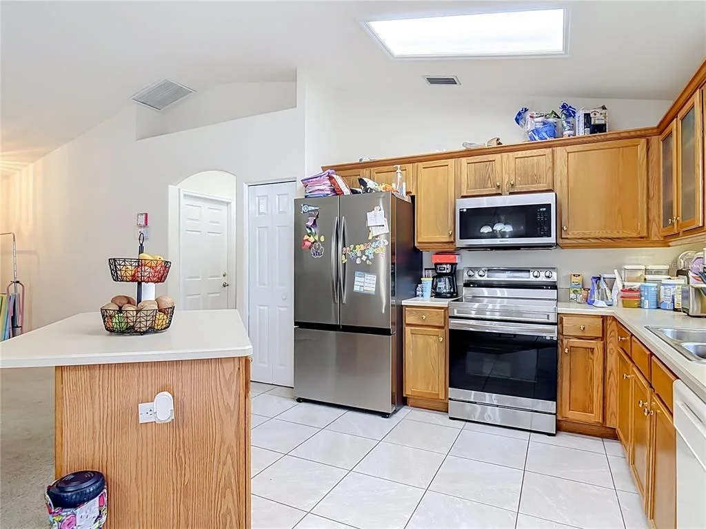 Photo of 8 BAINBRIDGE LANE