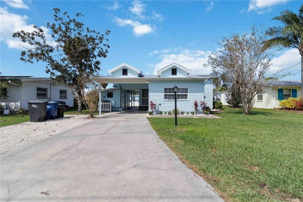 Photo of 607 MANATEE AVENUE