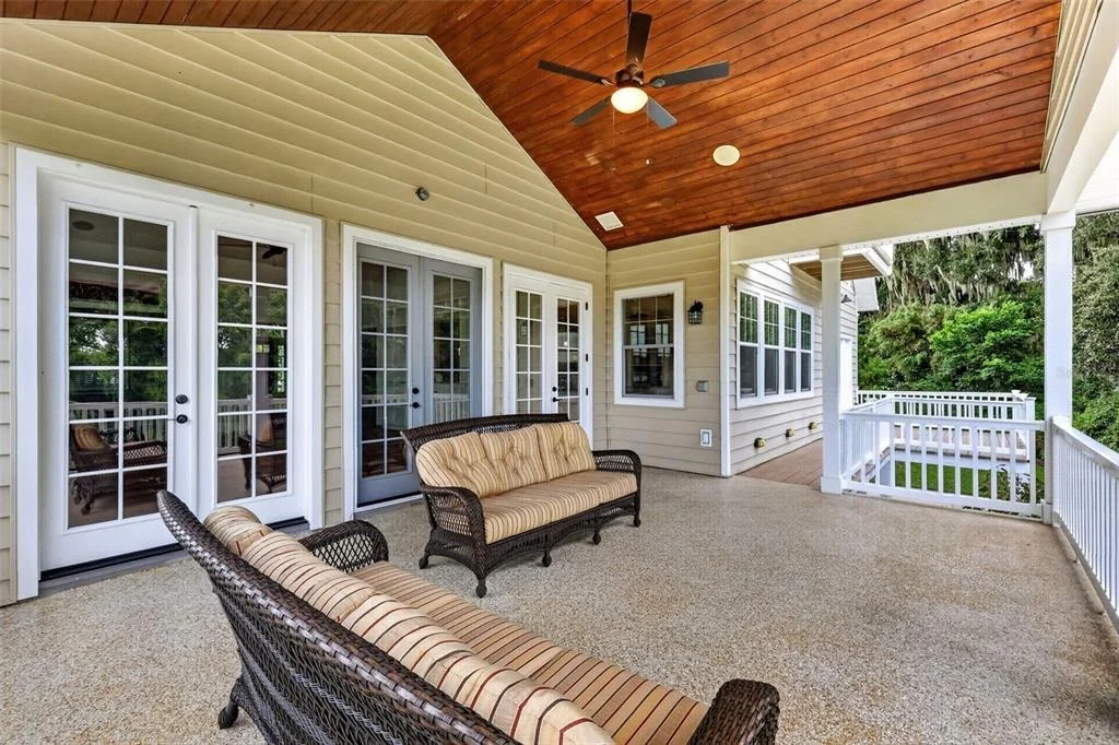 Photo of 580 W 10TH AVENUE