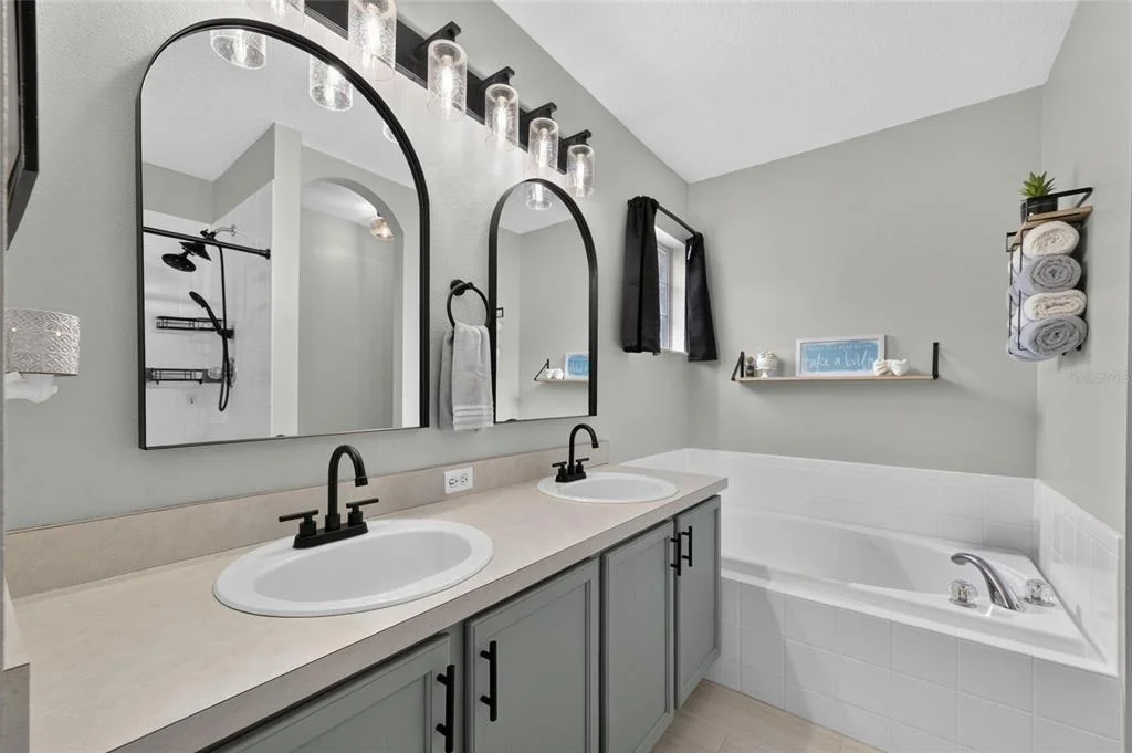 Photo of 7629 DEVONBRIDGE GARDEN WAY