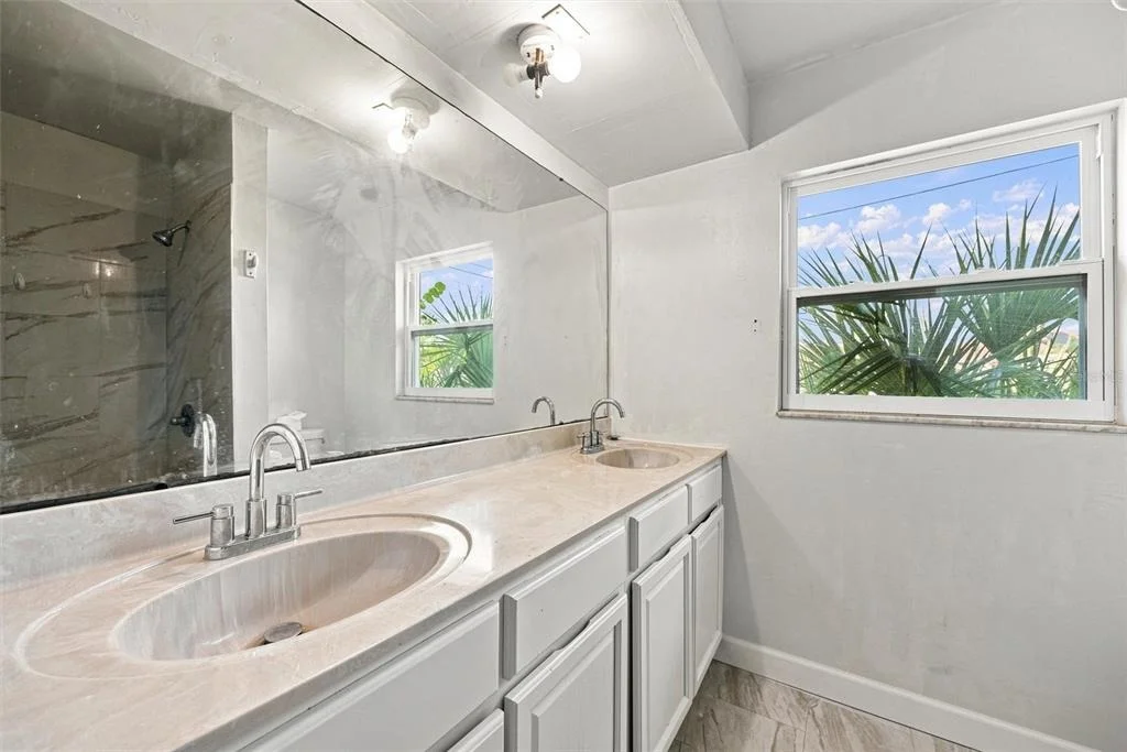 Photo of 352 LAKE ROAD