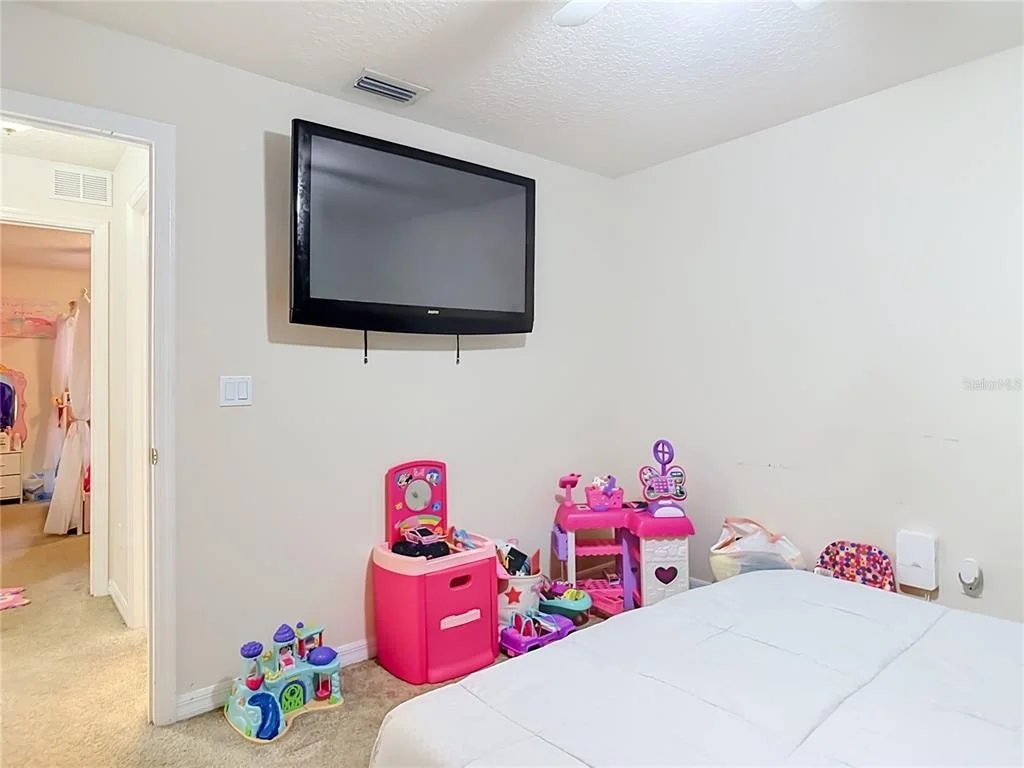 Photo of 8 BAINBRIDGE LANE