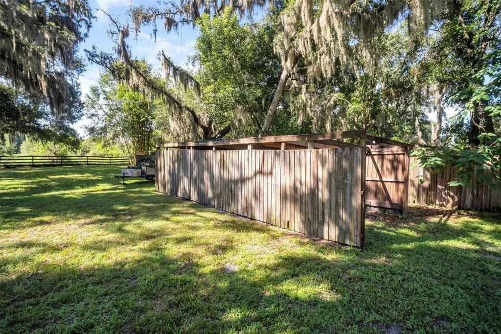 Photo of 810 WARREN ROAD