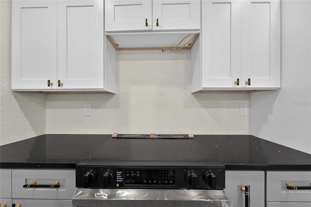 Photo of 8809 DYER ROAD
