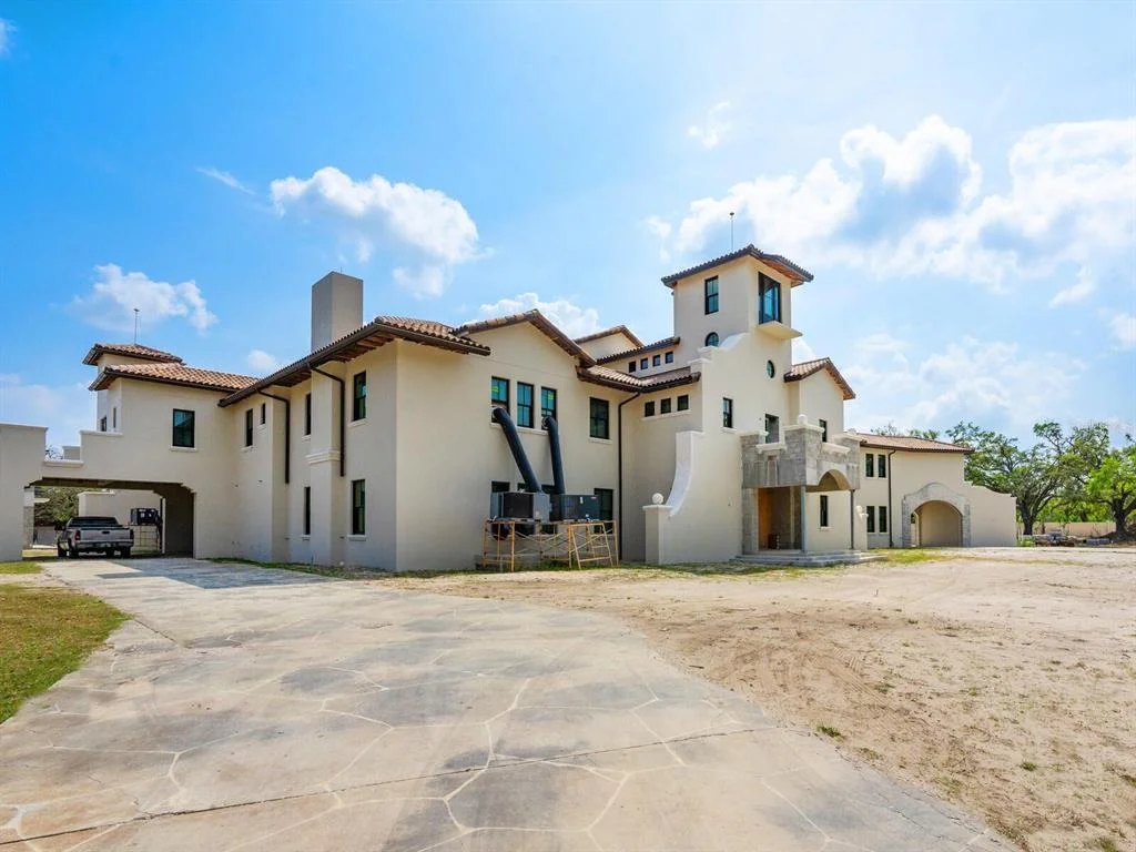 Photo of 600 N JACKSON ROAD