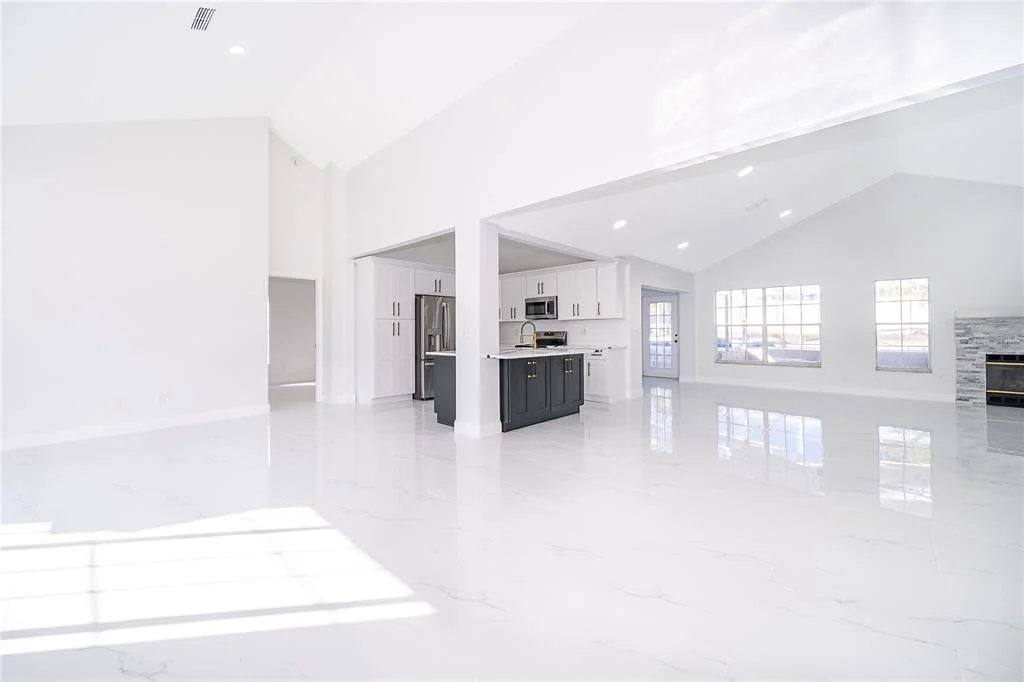 Photo of 1250 GLENMORE DRIVE