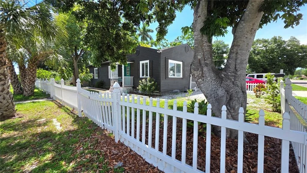 Photo of 1702 26TH STREET W