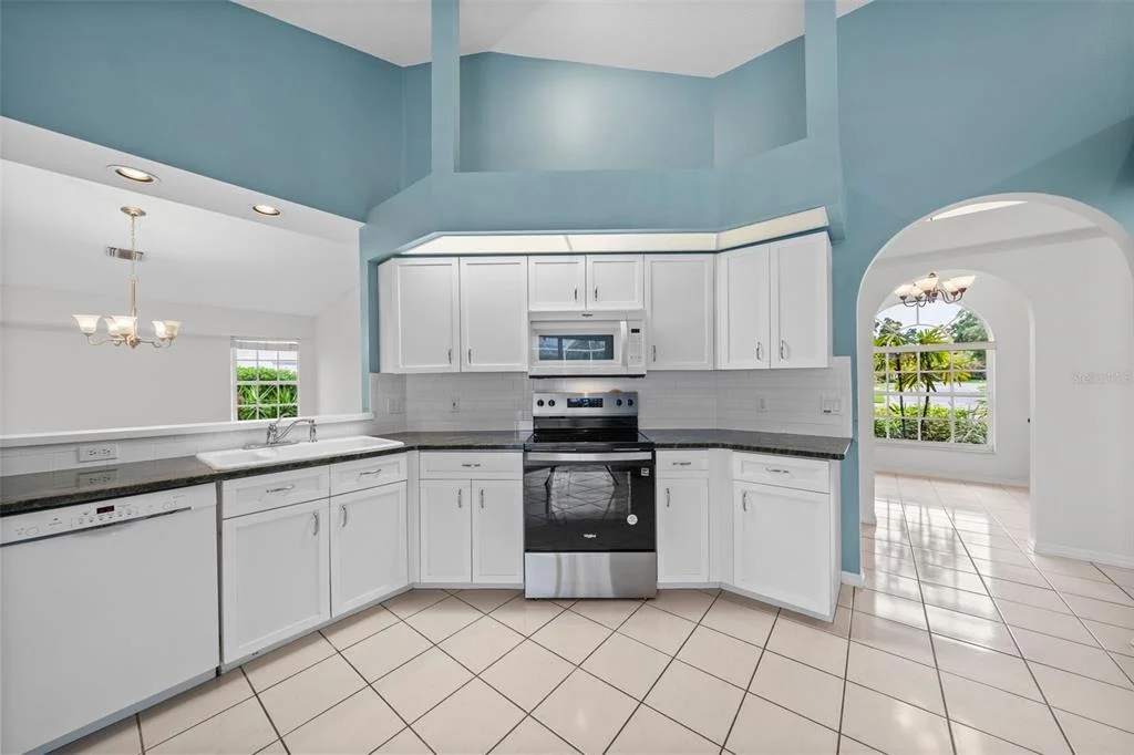Photo of 555 PARK ESTATES SQUARE