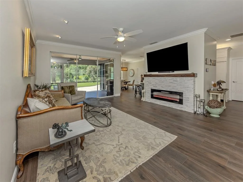 Photo of 143 WAYFOREST DRIVE