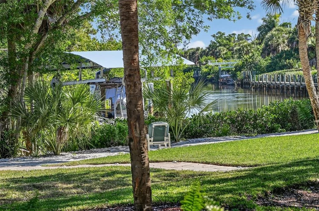 Photo of 10110 CREEKSIDE DRIVE