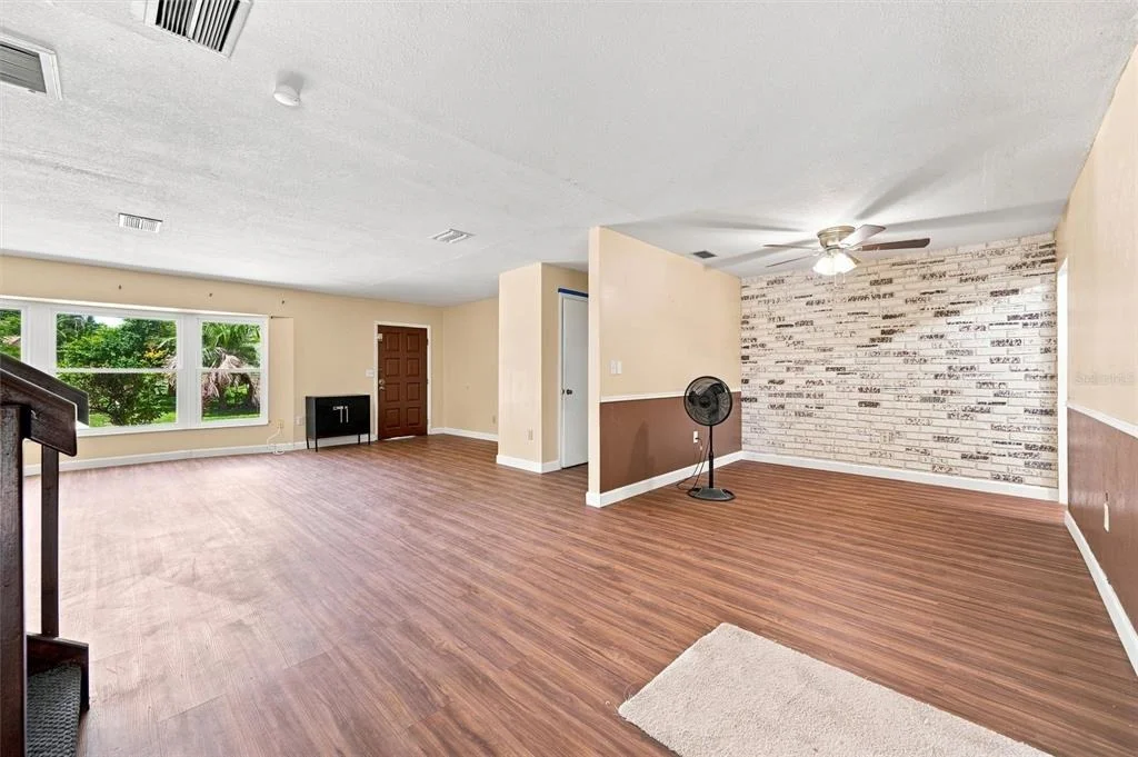 Photo of 352 LAKE ROAD