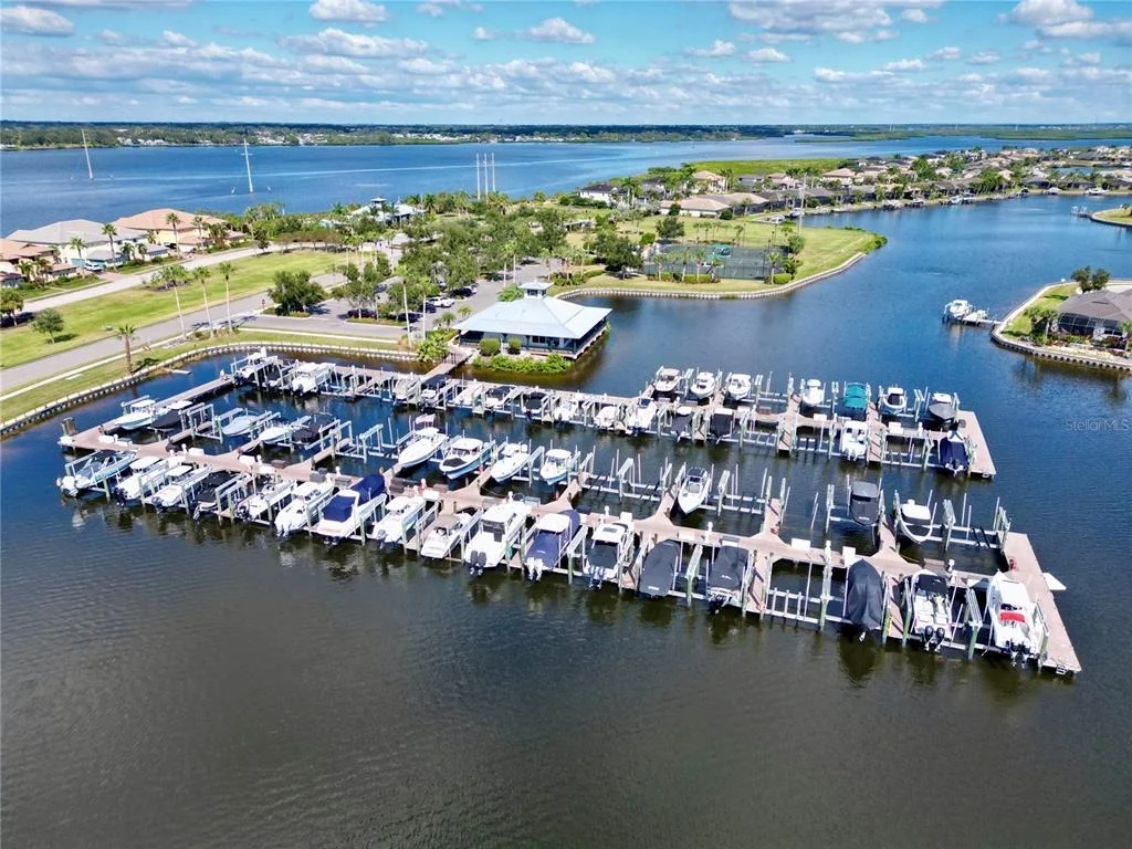Photo of 921 RIVERSCAPE STREET