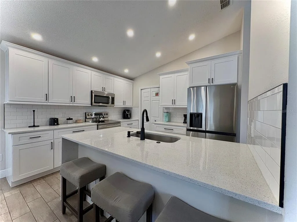 Photo of 154 CASTLEMAIN CIRCLE