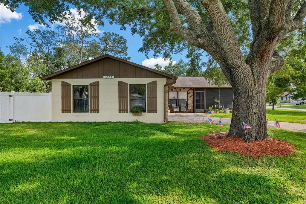 Photo of 1228 THOMASINA DRIVE
