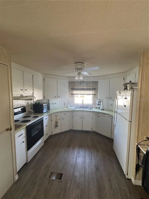 Photo of 40 LAFITTE DRIVE