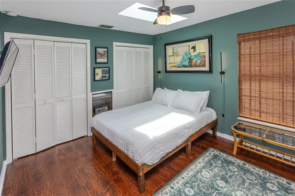 Photo of 14692 LINDEN DRIVE