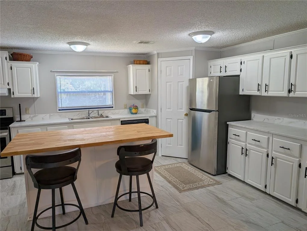 Photo of 25836 MANHATTAN LANE