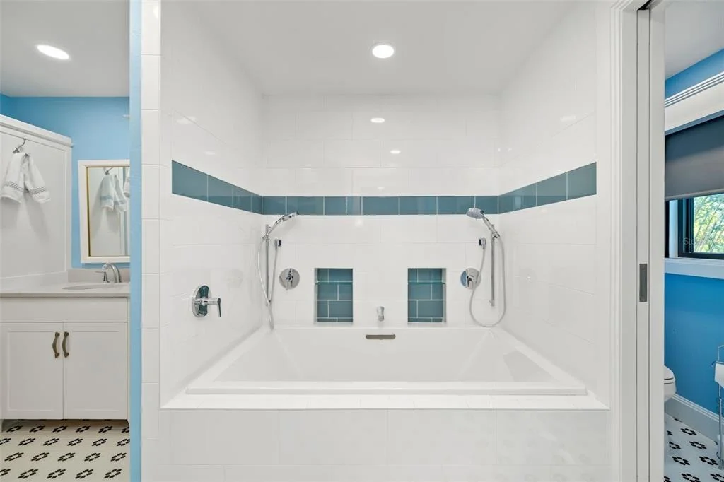 Photo of 560 HARBOR COVE CIRCLE