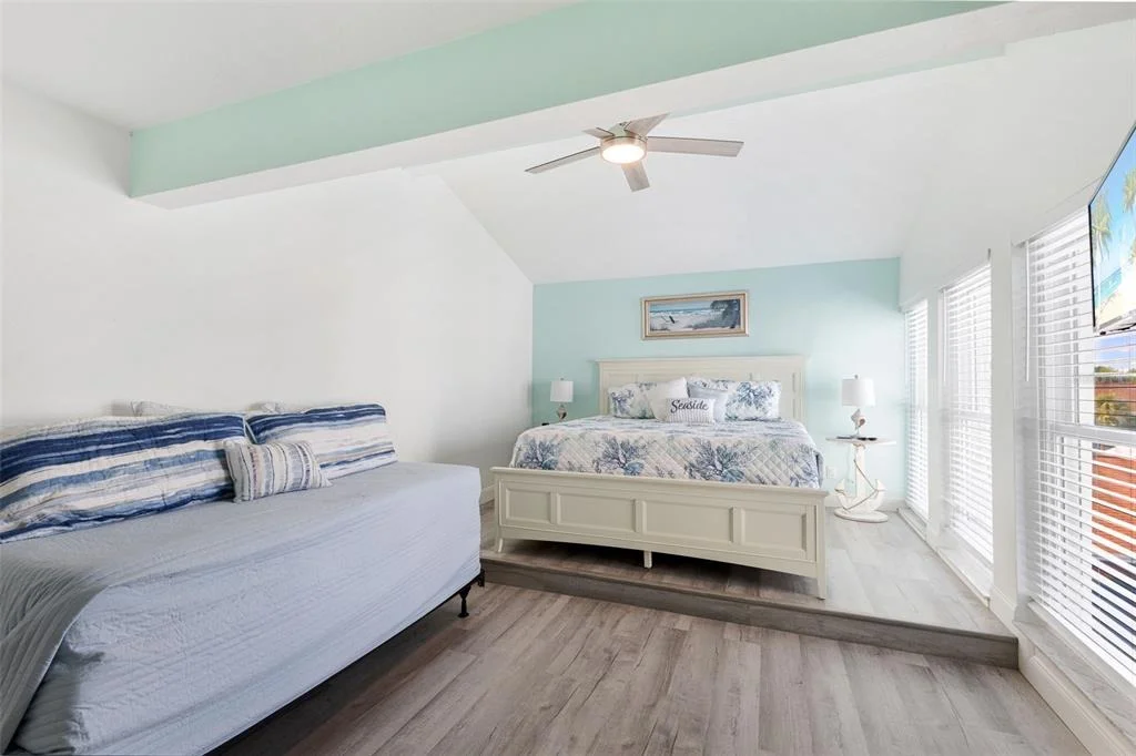Photo of Unit G at 337 REX PLACE
